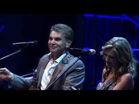 Theuns Jordaan & Juanita du Plessis - Accoustic Medley "LIVE" (2012)