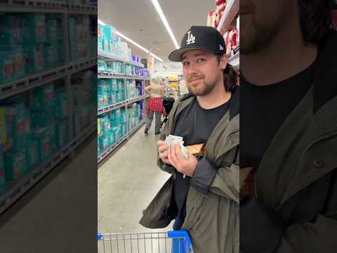 Struggling pregnant single mother is blessed by a stranger while out shopping ❤️